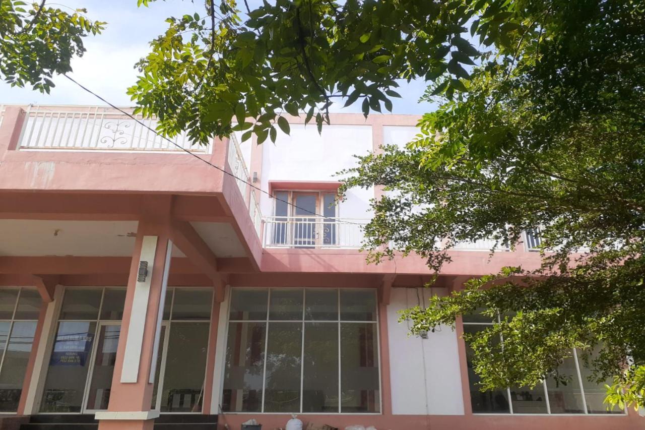 Express O 91662 Kost Rumah Kaca Hotel 2*