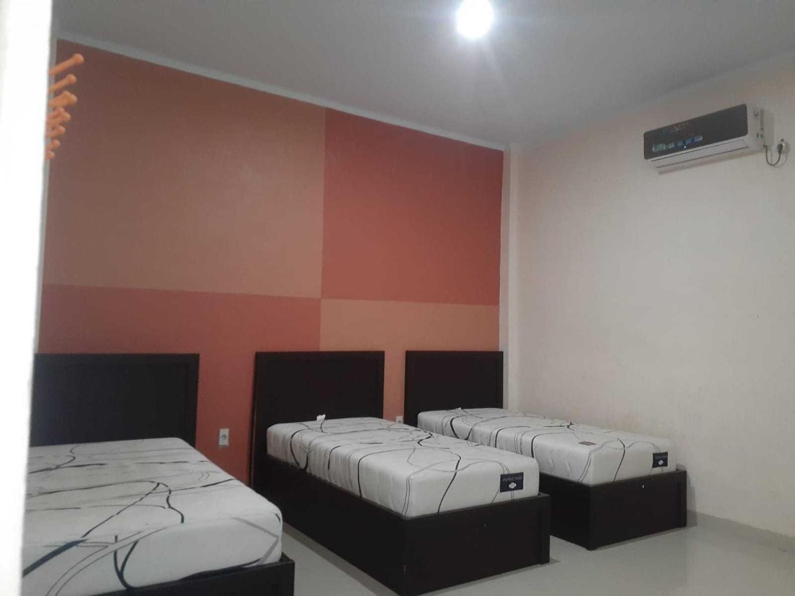 Express O 91662 Kost Rumah Kaca 2*